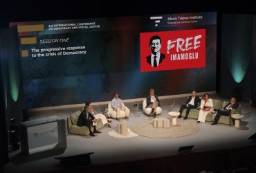Nazlı Akyüz: H τρομακτική κατάσταση που βιώνει η Τουρκία δεν είναι εθνικό ζήτημα – Είναι ένα χτύπημα στην παγκόσμια δημοκρατία