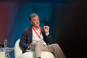 Jeffrey Kopstein: Πιο παραγωγικό να βλέπουμε τους νέους αυταρχικούς ηγέτες ως «νονούς»