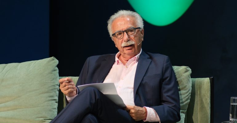 Κώστας Γαβρόγλου: Ο βασικός αντίπαλος της δημοκρατίας είναι η αλγοριθμοποίηση της καθημερινότητάς μας