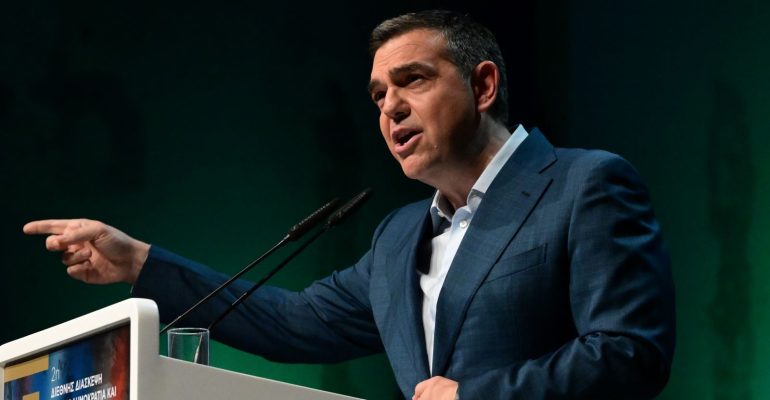 Αλέξης Τσίπρας: Χρειάζεται ένας νέος πατριωτισμός απέναντι στην ολιγαρχία και την κλεπτοκρατία – Από τη μια η πατρίδα μας από την άλλη τα πλούτη τους